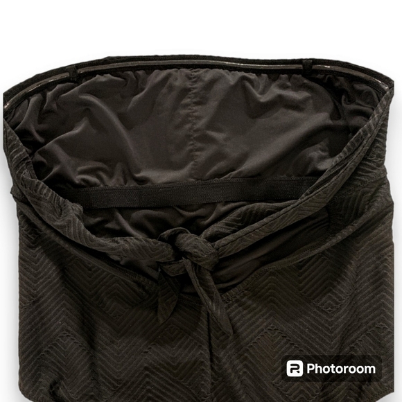 Love & Sports size XL 16-18 black strapless one piece back tie textured swimsuit - Picture 5 of 7